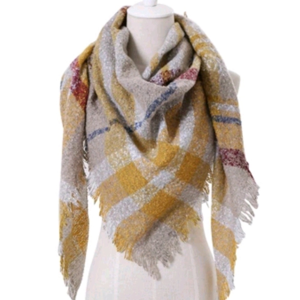 ⭐️⭐️SOLD⭐️⭐️NEW, LAST ONE! Winter Scarf/Wrap